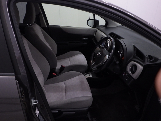TOYOTA VITZ 2012