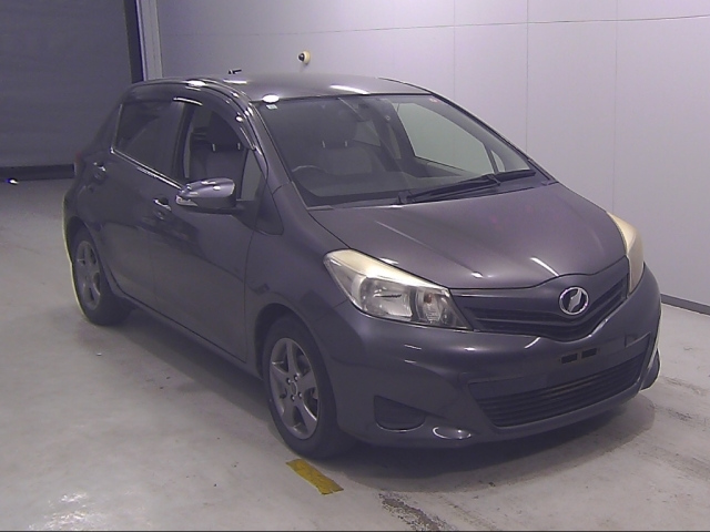 TOYOTA VITZ 2012