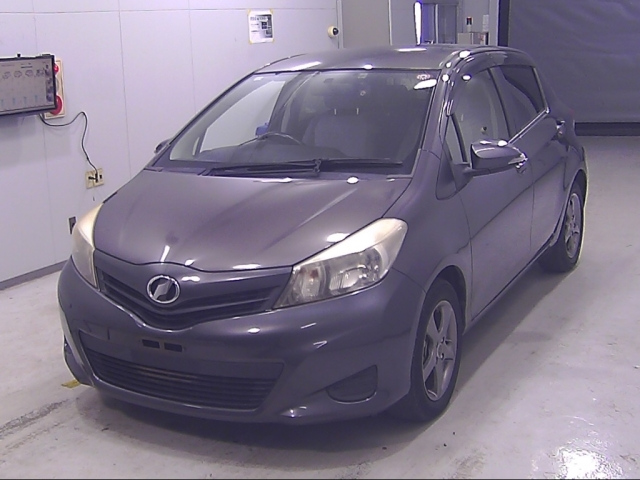TOYOTA VITZ 2012