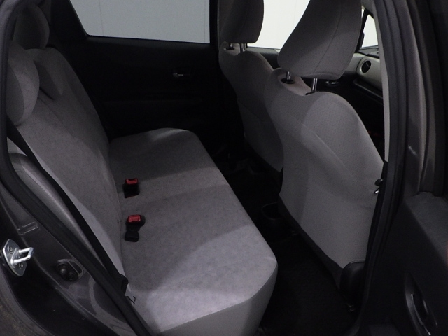 TOYOTA VITZ 2012