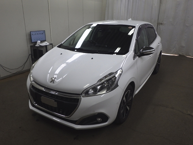 PEUGEOT 208 2018
