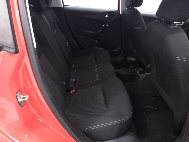 PEUGEOT 208 2016