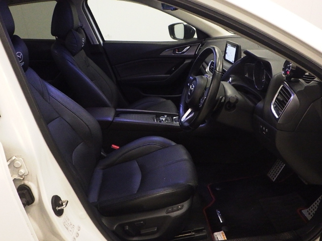 MAZDA AXELA 2016