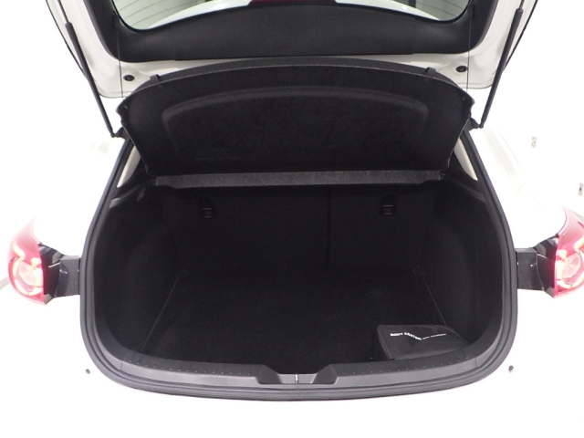 MAZDA AXELA 2016