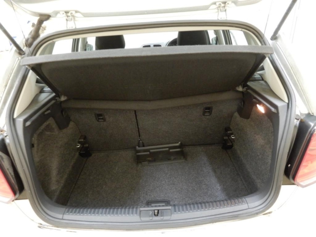 VOLKSWAGEN POLO 2012