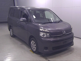 TOYOTA VOXY 2010
