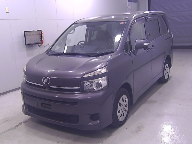 TOYOTA VOXY 2010