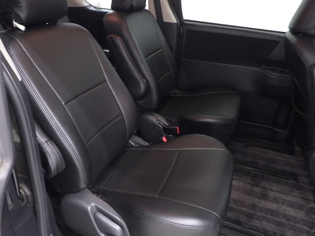 TOYOTA VOXY 2010