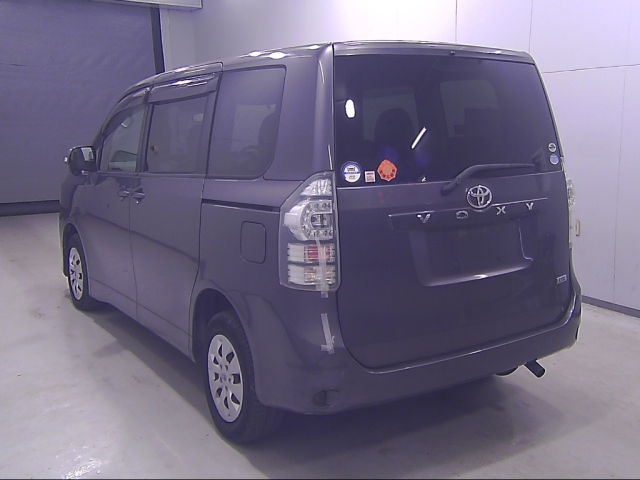 TOYOTA VOXY 2010