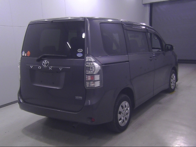 TOYOTA VOXY 2010