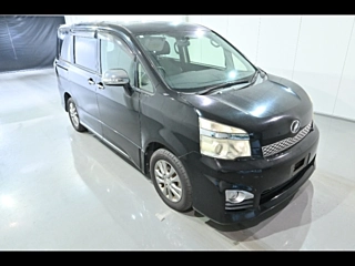 TOYOTA VOXY 2013