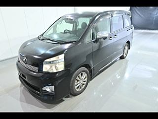 TOYOTA VOXY 2013