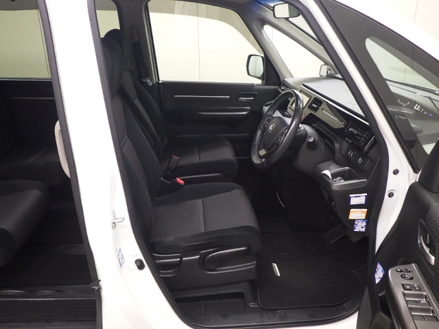HONDA STEP WAGON 2016