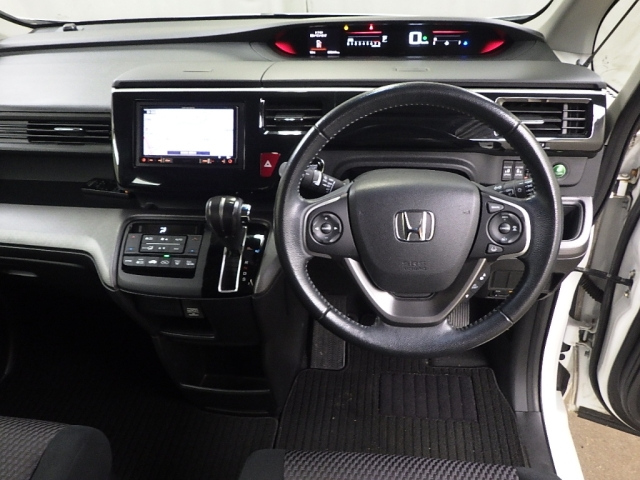 HONDA STEP WAGON 2016