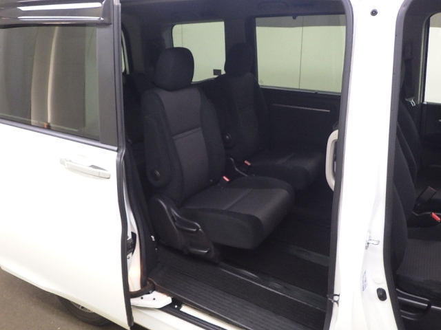 HONDA STEP WAGON 2016