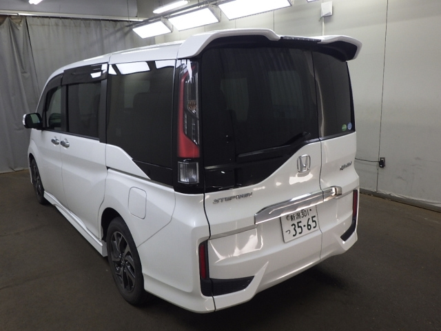 HONDA STEP WAGON 2016