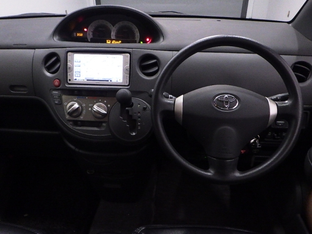 TOYOTA SIENTA 2013