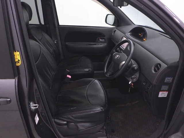 TOYOTA SIENTA 2013