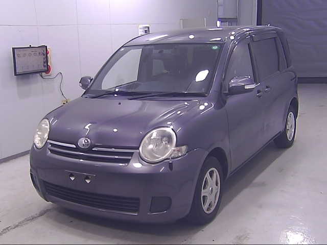 TOYOTA SIENTA 2013