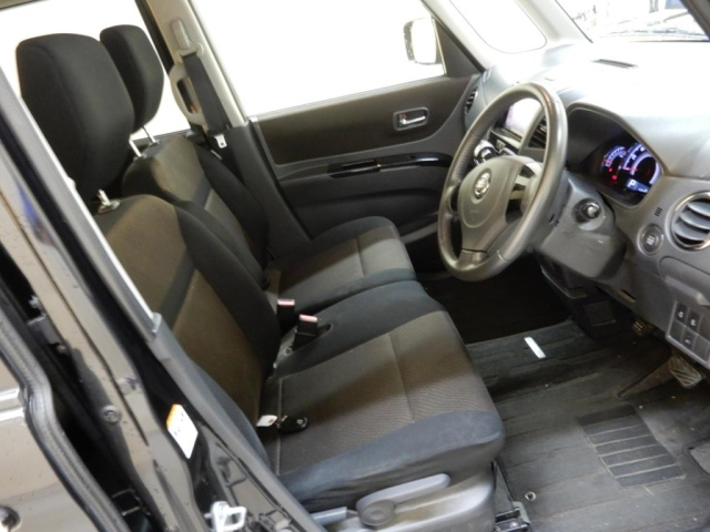 NISSAN ROOX 2012