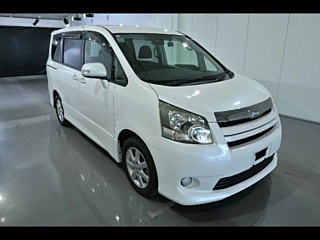 TOYOTA NOAH 2008