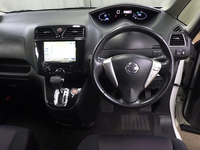 NISSAN SERENA 2012