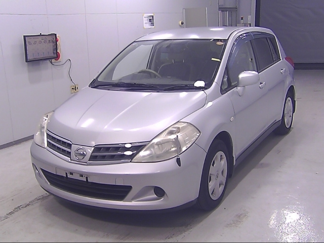 NISSAN TIIDA 2010