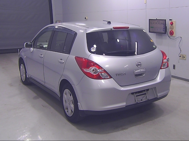 NISSAN TIIDA 2010