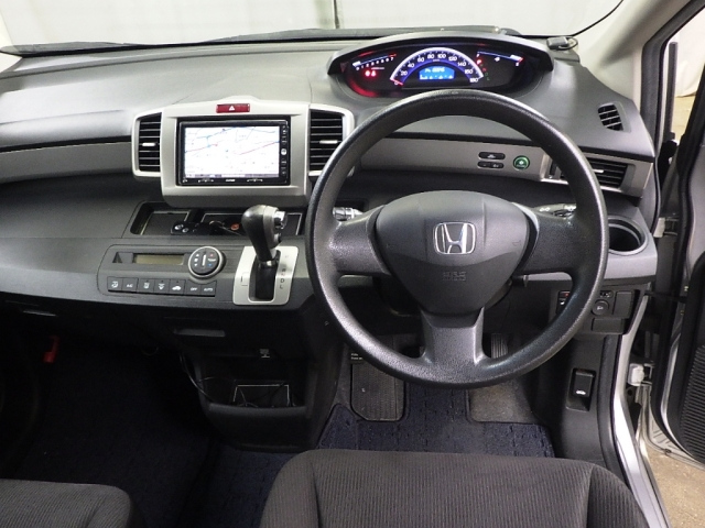 HONDA FREED 2011