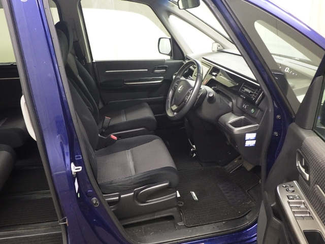 HONDA STEP WAGON 2016