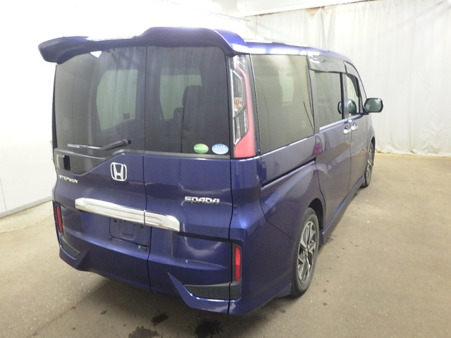HONDA STEP WAGON 2016