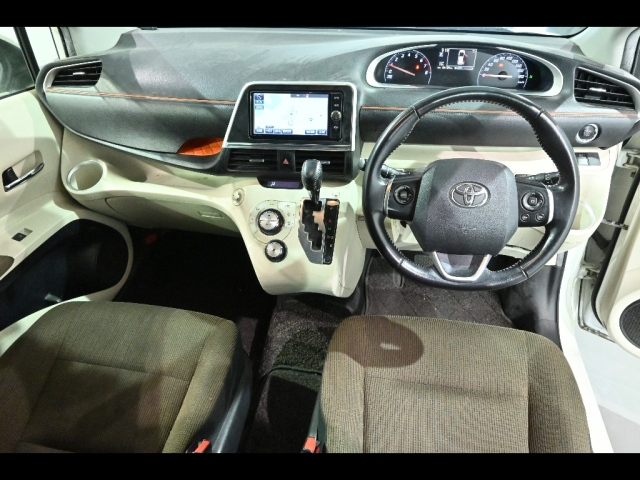 TOYOTA SIENTA 2016