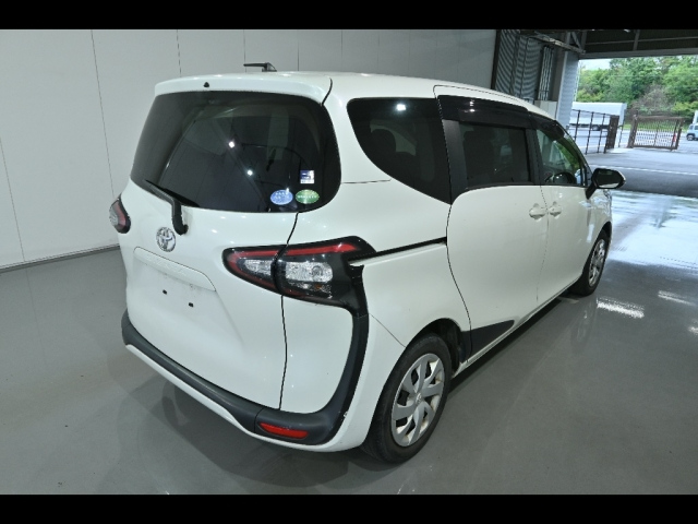 TOYOTA SIENTA 2016