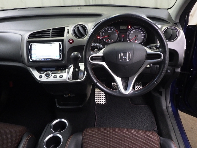 HONDA STREAM 2010