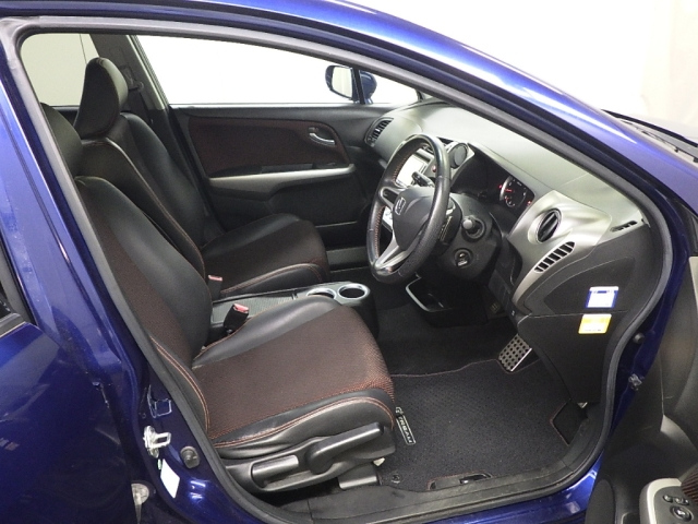 HONDA STREAM 2010