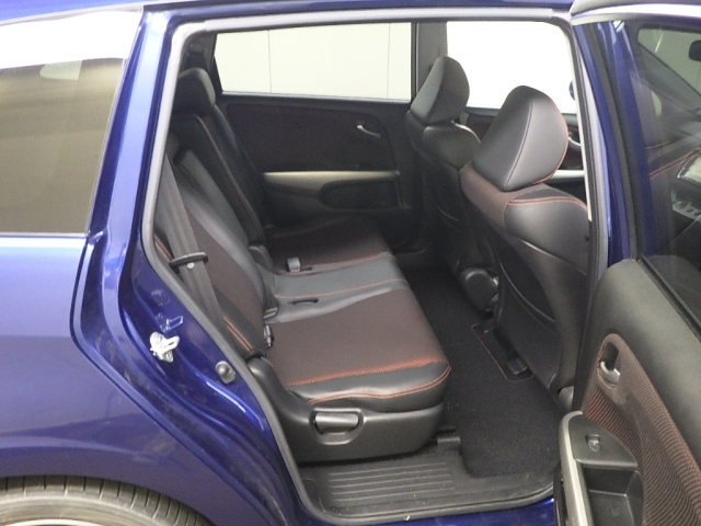 HONDA STREAM 2010
