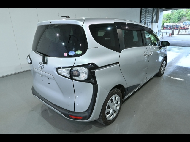 TOYOTA SIENTA 2016