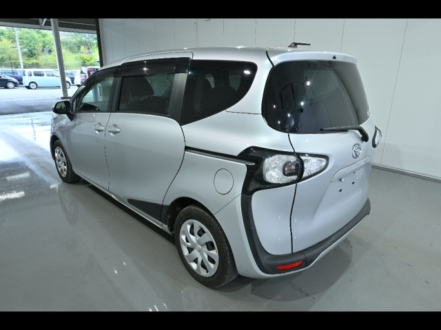 TOYOTA SIENTA 2016
