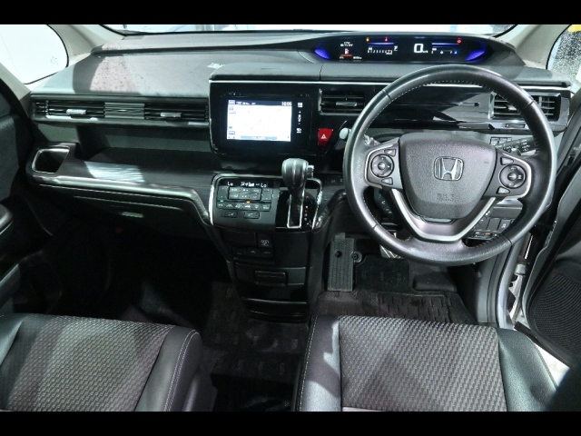 HONDA STEP WAGON 2016