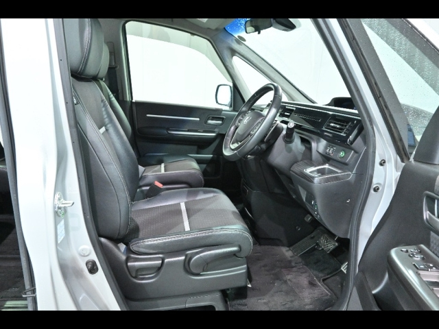 HONDA STEP WAGON 2016