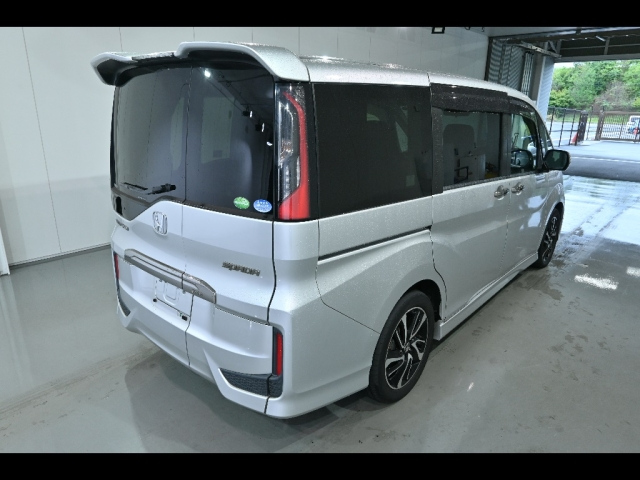 HONDA STEP WAGON 2016