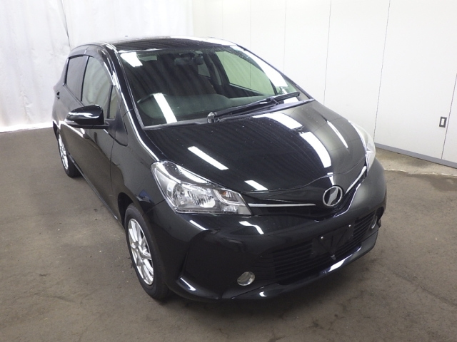 TOYOTA VITZ 2014