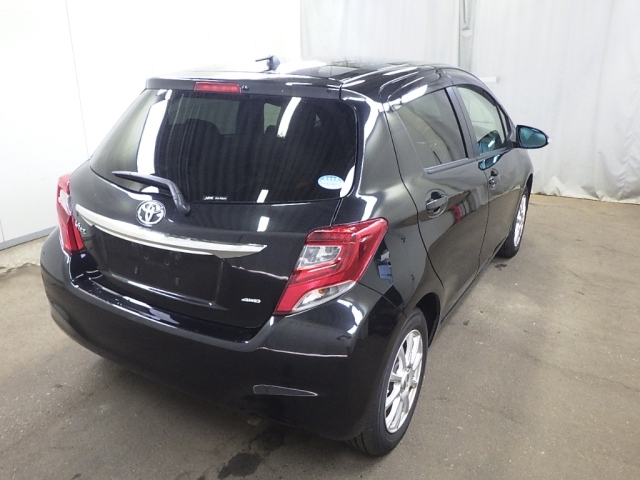TOYOTA VITZ 2014
