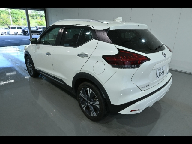 NISSAN KIX 2021