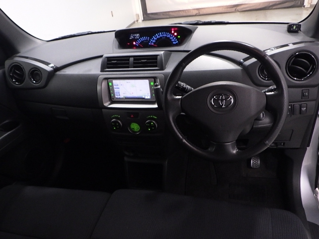 TOYOTA BB 2011