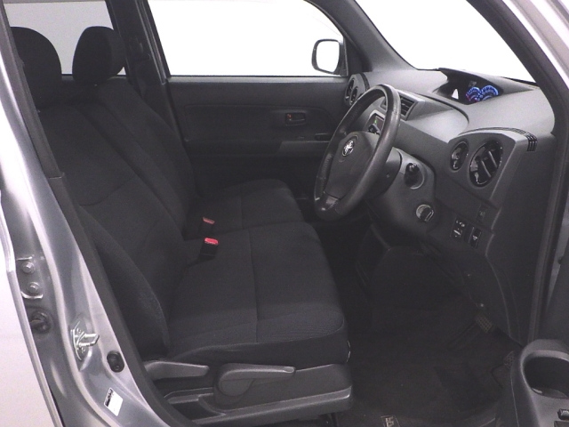 TOYOTA BB 2011