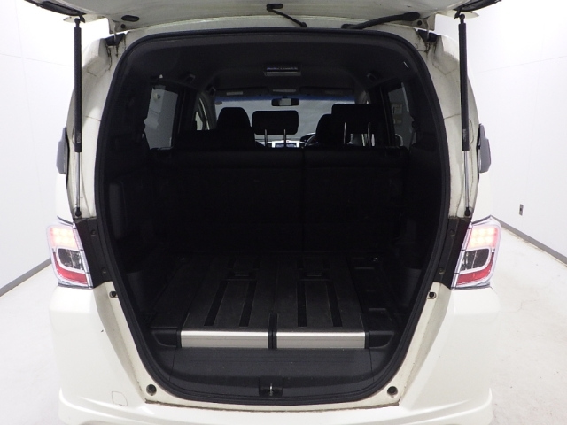 HONDA FREED 2012