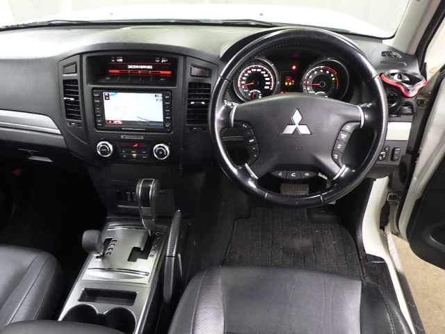 MITSUBISHI PAJERO 2011