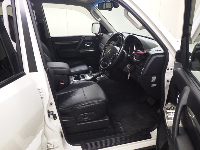 MITSUBISHI PAJERO 2011