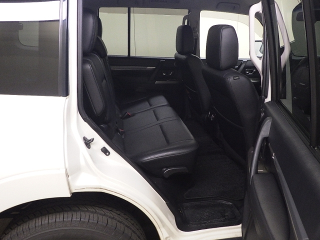 MITSUBISHI PAJERO 2011